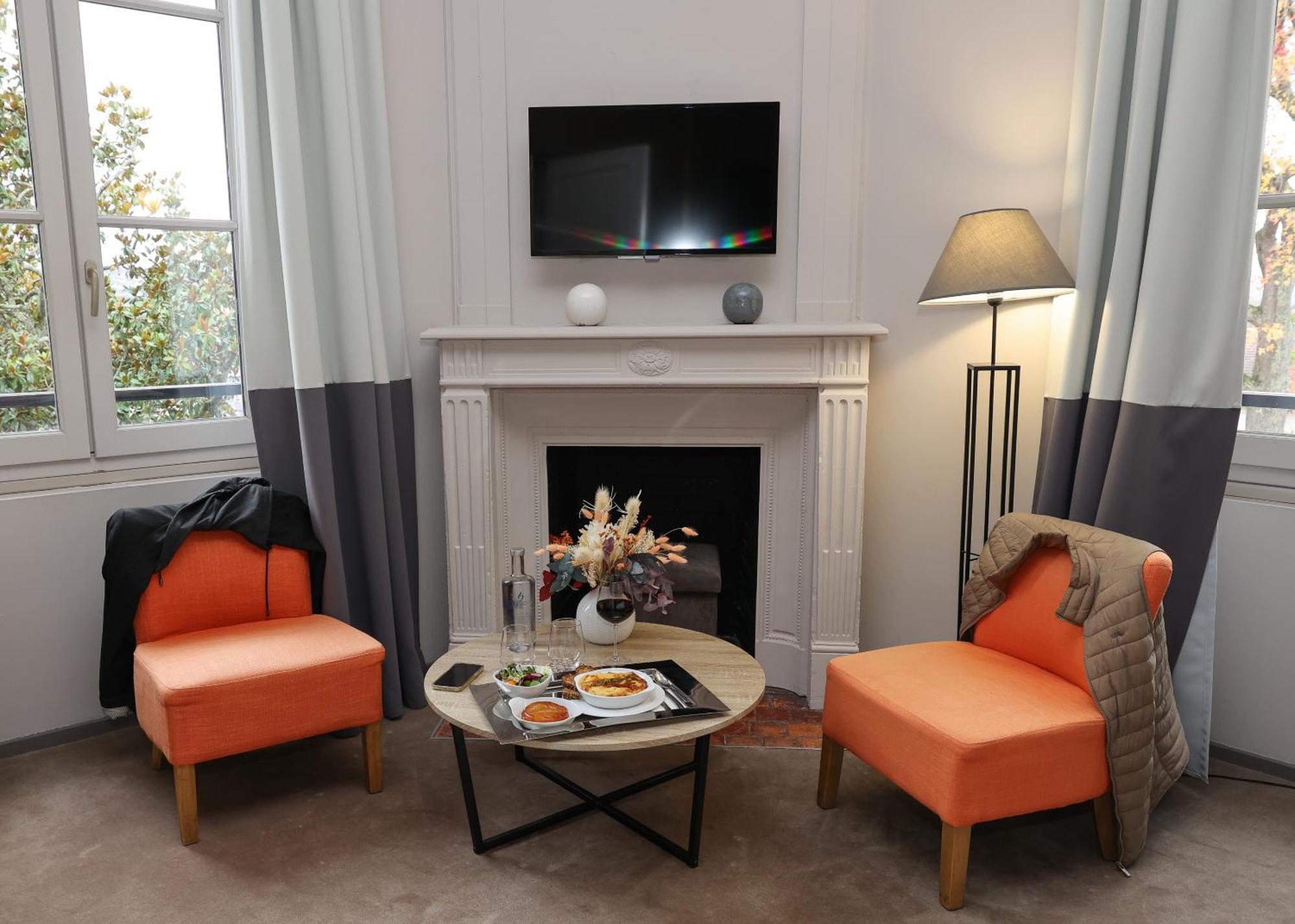 Hotel Chateau De Lacan Бриве-ла-Гаилларде Экстерьер фото
